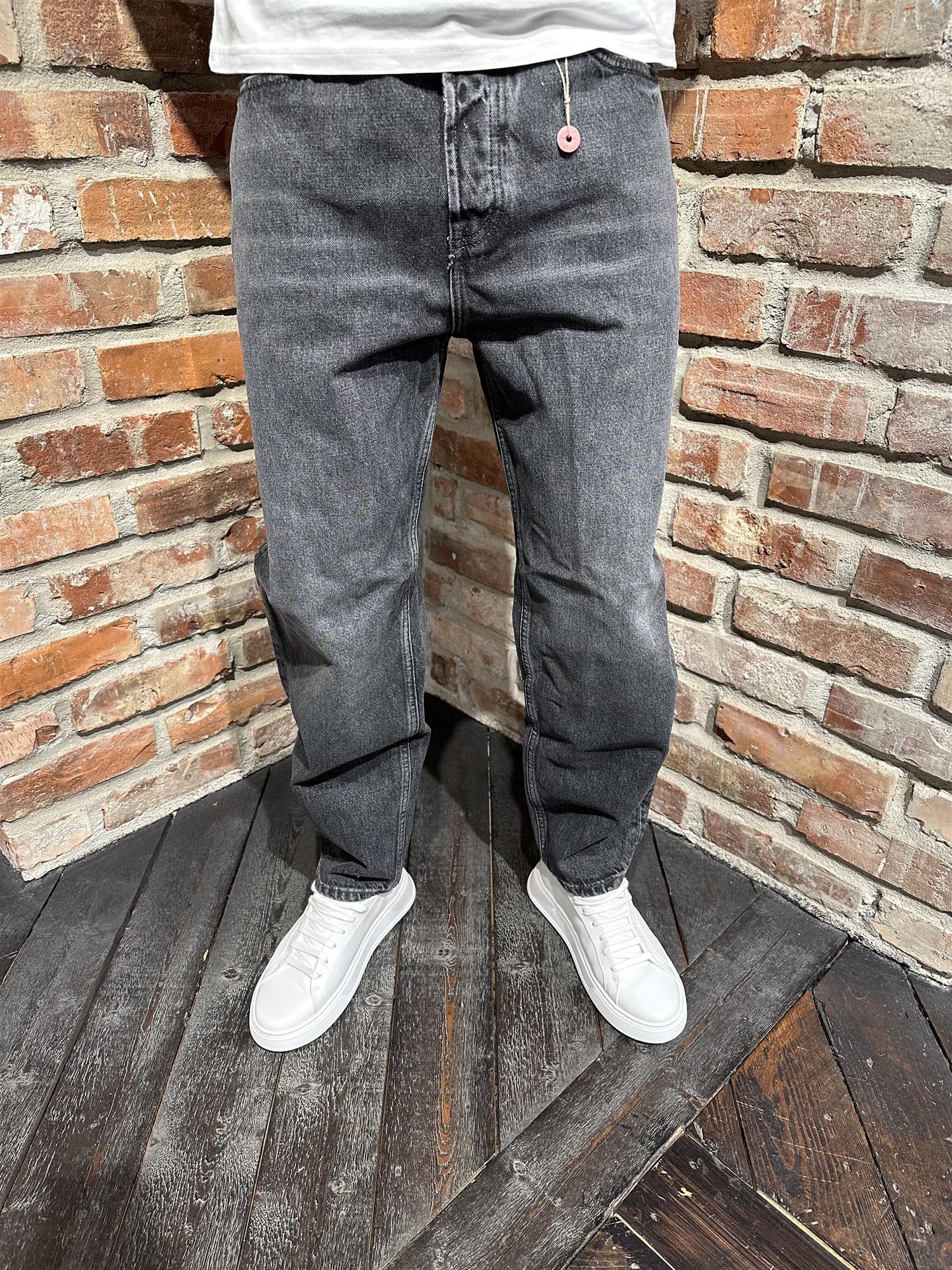 Strand Loose Fit Jeans
