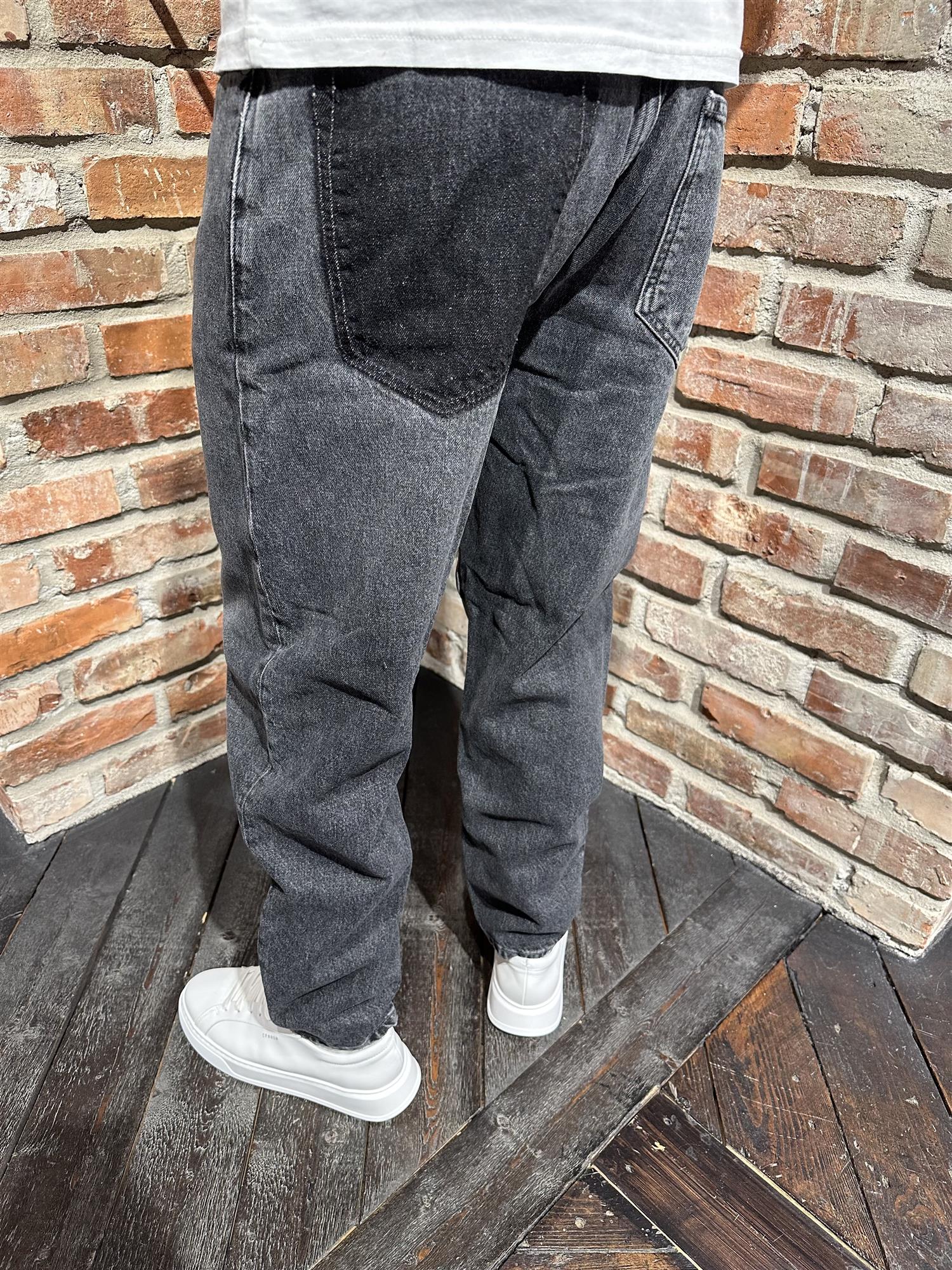 Strand Loose Fit Jeans